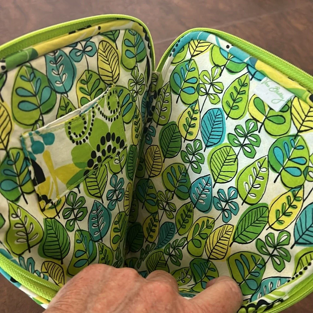 Vera Bradley iPad tablet case and zip around wallet. - Picture 7 of 10